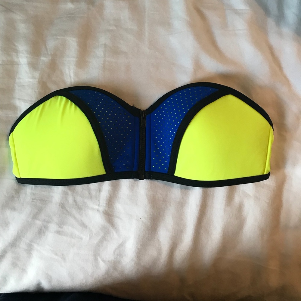 Victoria’s Secret bikini top